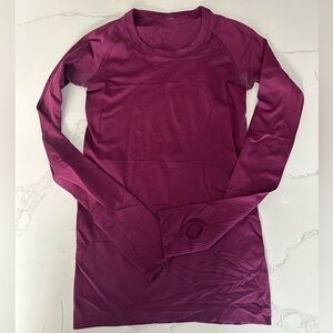 lululemon swiftly tech long sleeve size 4.